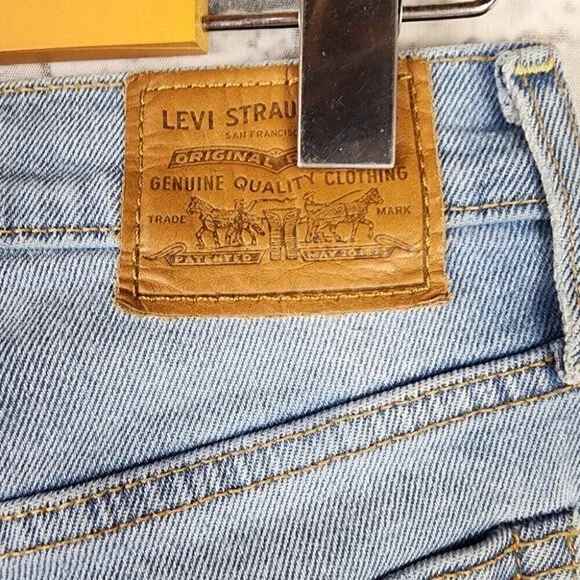 Levi's Wedgie Cropped Jean Button Fly Light Wash Size 24 - Picture 13 of 16